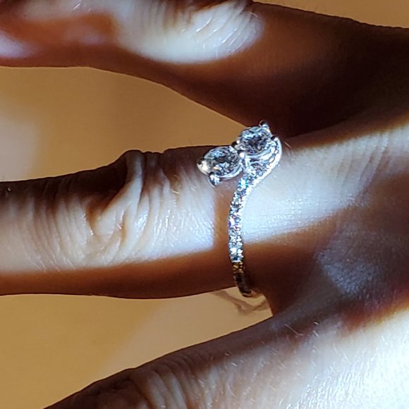 Brand new beautiful diamond 14K white gold ring - Picture 5 of 7